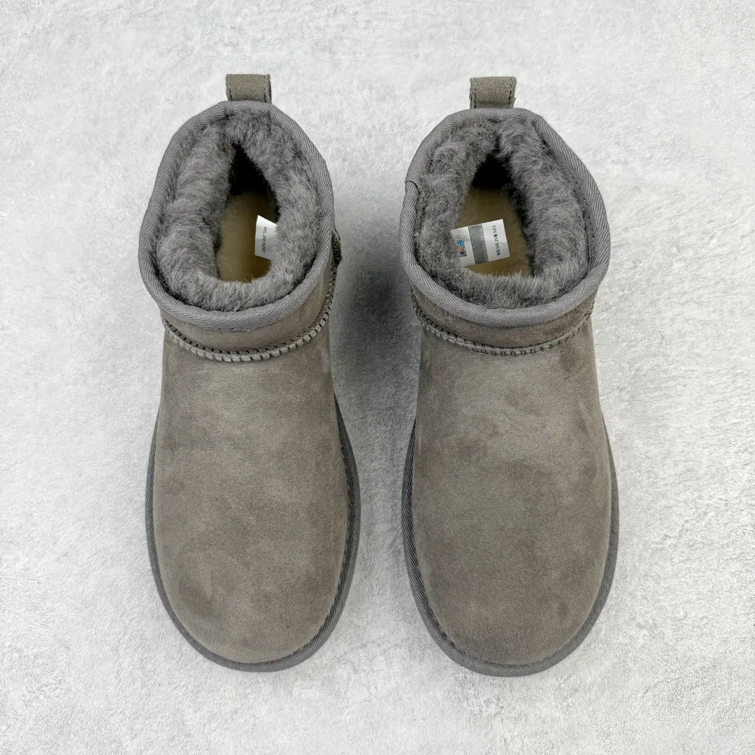 Pick up locally 💰520 UGG 6109 Zhou Dongyu Mini short boots, autumn and winter sheep fur integrated snow boots. All shoes are made from the same factory as ZP. Longfeng A-grade Australian imported sheep fur integrated men's and women's boots. Brand OEM production line. Fully follow the ZP process. OEM original pattern maker. Adhering to the principle of no original shoes and no development selection. Pay attention to every detail. The most authentic version on the market. TREADLITE "light wing" technology outsole. Lightweight/durable/flexible/pile type 35 36 37 38 39 40 41 42 43 44 45 Coding: by2936060